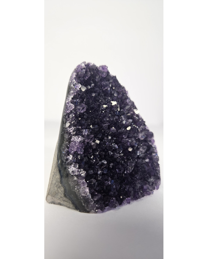 DRUSA AMATISTA CORTADA Y PULIDA (230 gr)