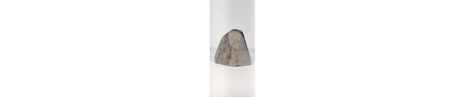 DRUSA AMATISTA CORTADA Y PULIDA (230 gr)