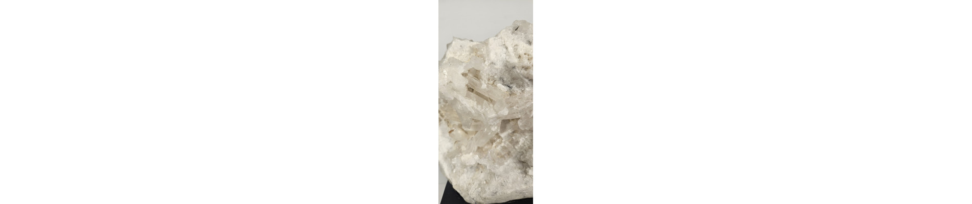 CUARZO BLANCO EN PEANA (2,6 kg)