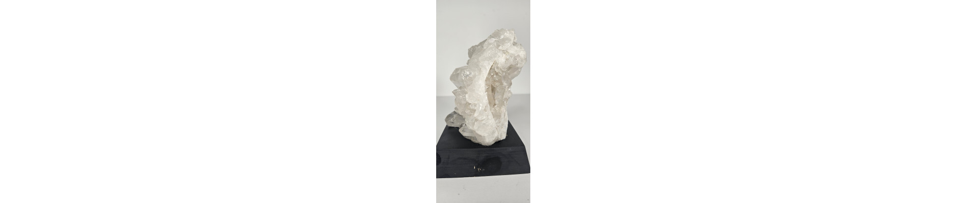 CUARZO BLANCO EN PEANA (2,6 kg)