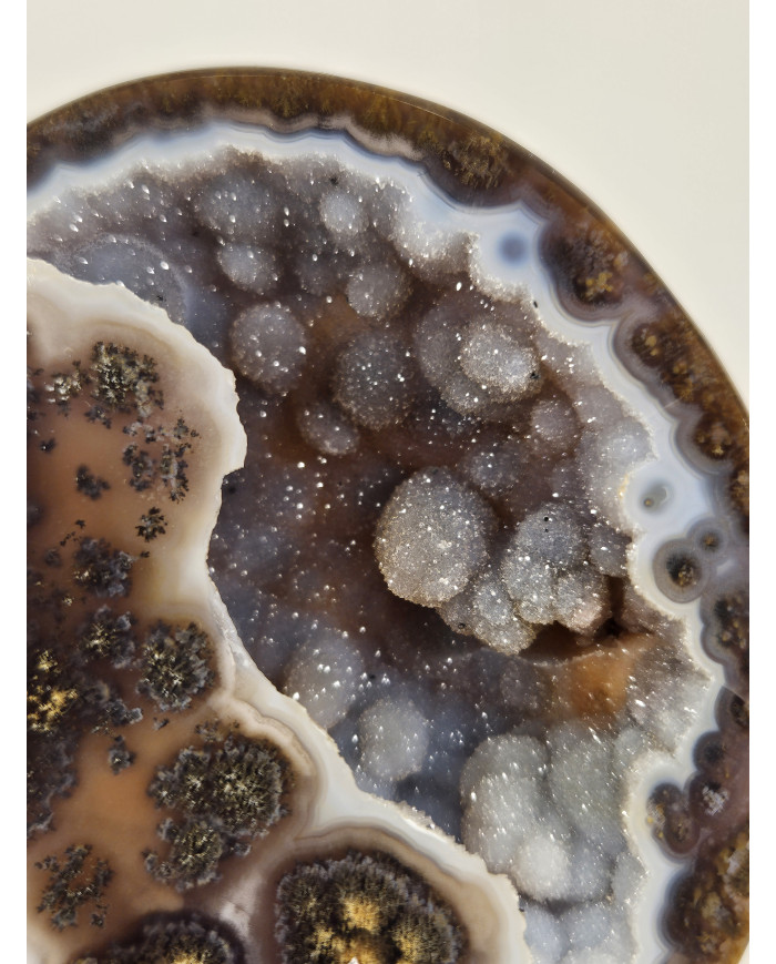 GEODINO DE ÁGATA EN PEANA DE HIERRO (269 gr)