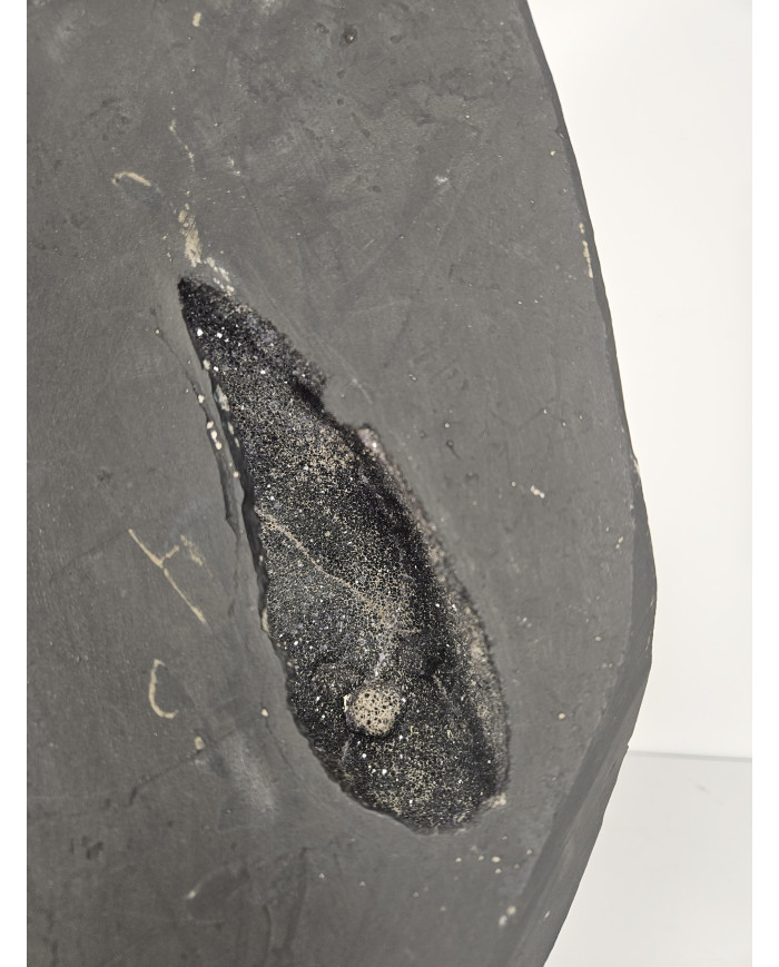 DRUSA DE AMATISTA NEGRA EN PEANA (7,6 kg)