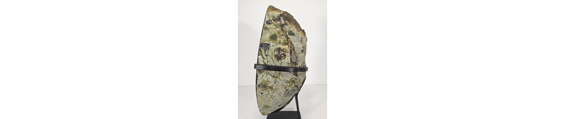 GEODA DE ÁGATA NATURAL PULIDA EN PEANA (9,7 kg)