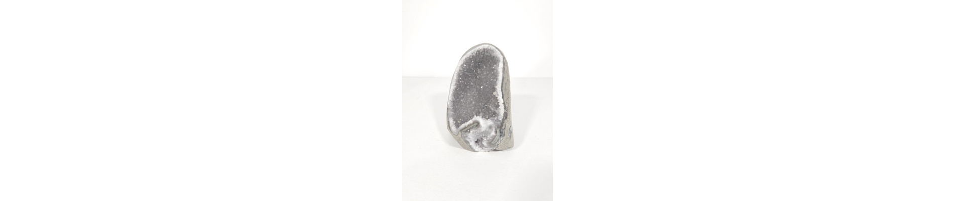 GEODA DE AMATISTA CORTADA Y PULIDA (740 gr)