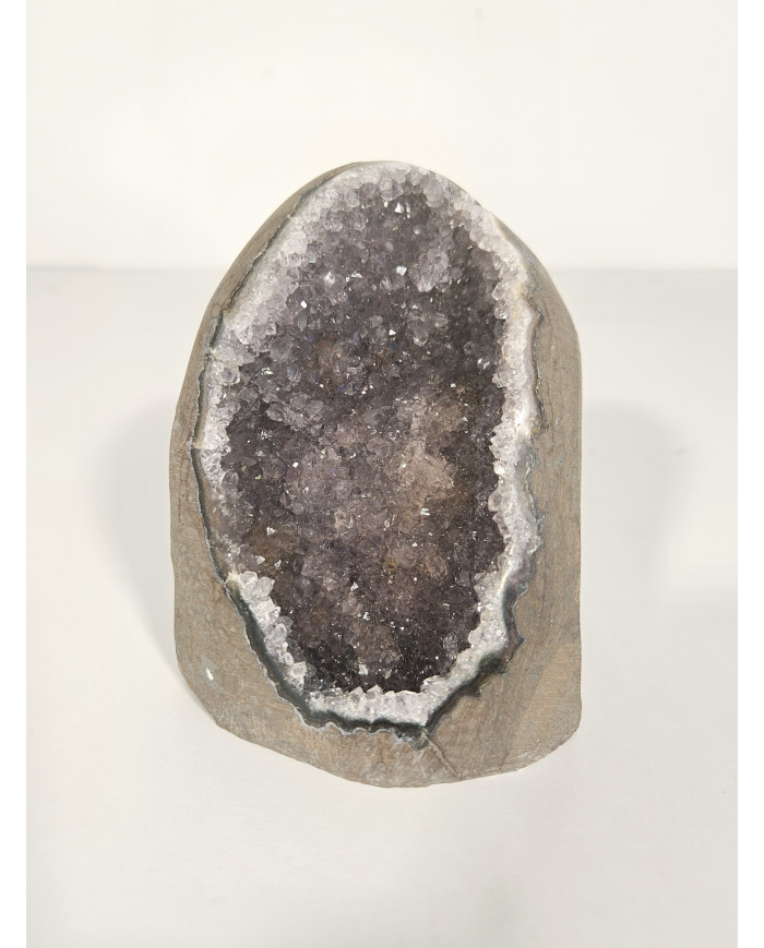 GEODA DE AMATISTA CORTADA Y PULIDA (740 gr)