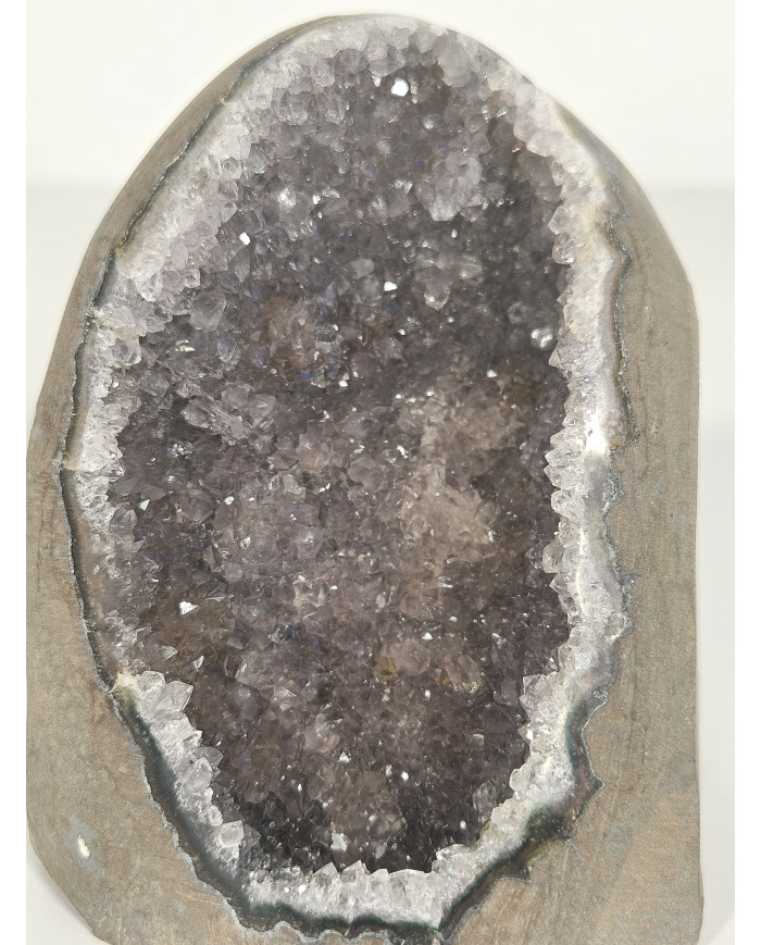 GEODA DE AMATISTA CORTADA Y PULIDA (740 gr)