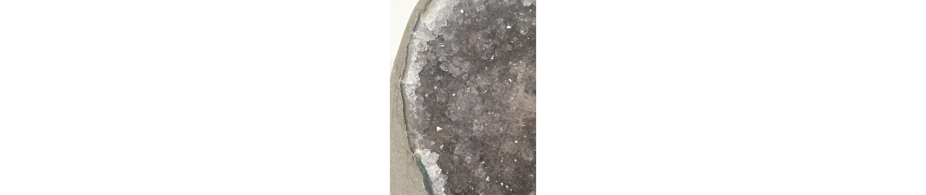 GEODA DE AMATISTA CORTADA Y PULIDA (740 gr)