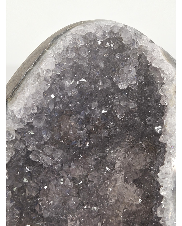 GEODA DE AMATISTA CORTADA Y PULIDA (740 gr)