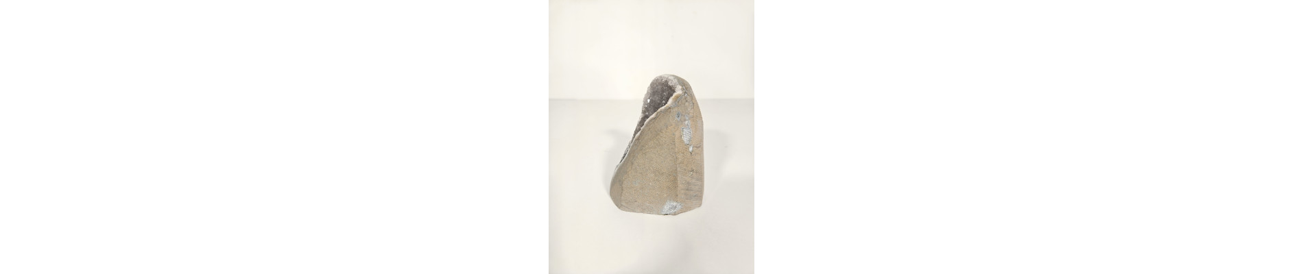 GEODA DE AMATISTA CORTADA Y PULIDA (740 gr)
