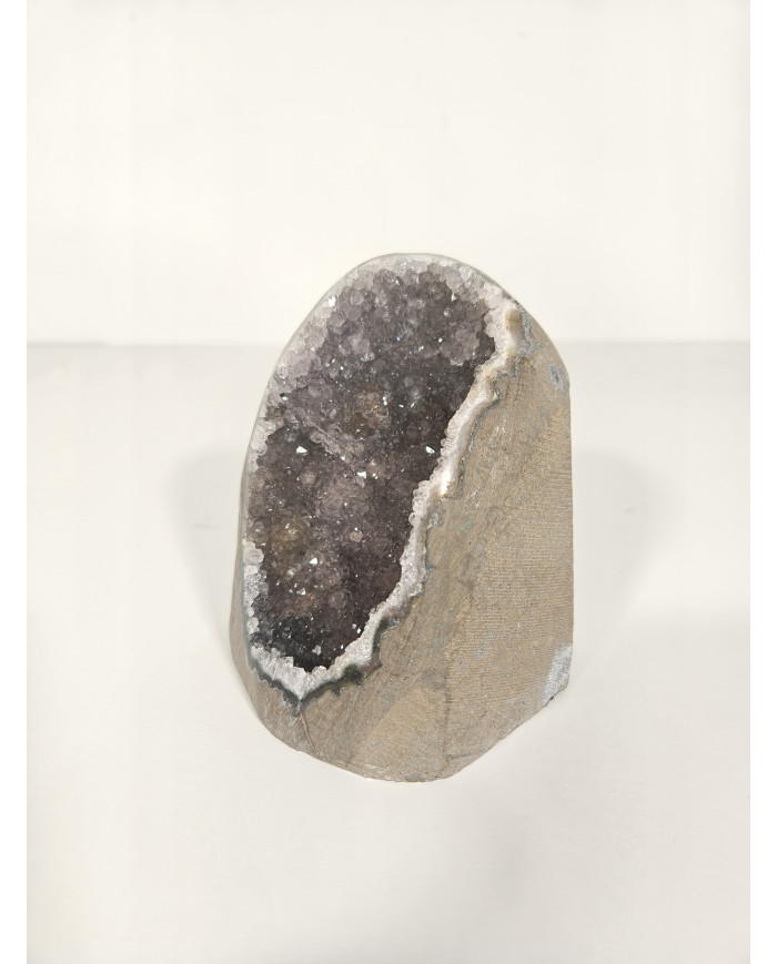 GEODA DE AMATISTA CORTADA Y PULIDA (740 gr)