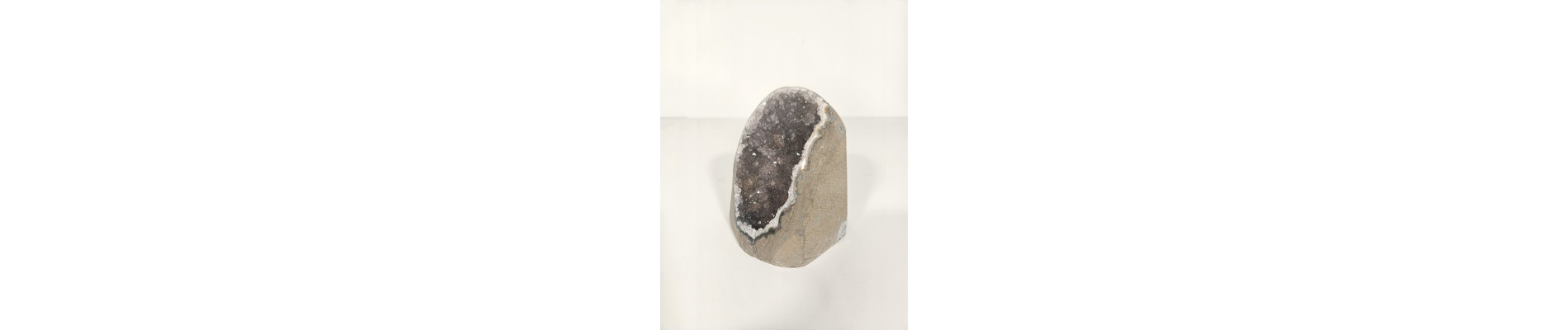 GEODA DE AMATISTA CORTADA Y PULIDA (740 gr)