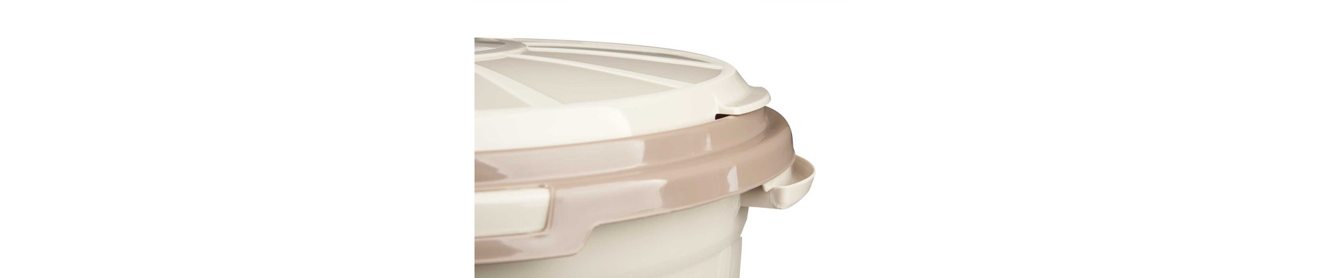 CUBO BASURA PLASTICO CON TAPA COLOR BEIGE 50L